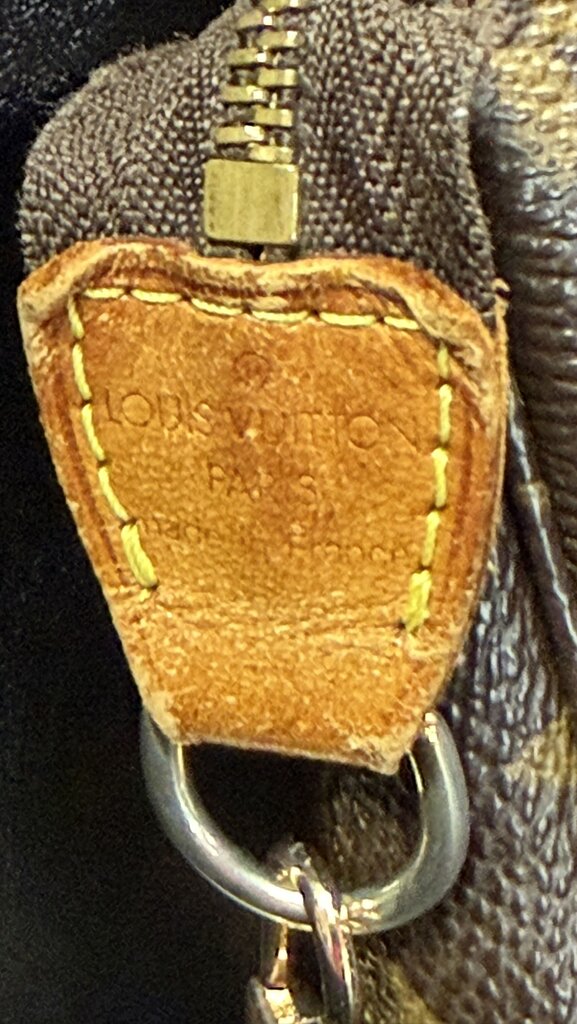 Louis Vuitton Vintage Monogram Pouchette (Chain Is Not.)