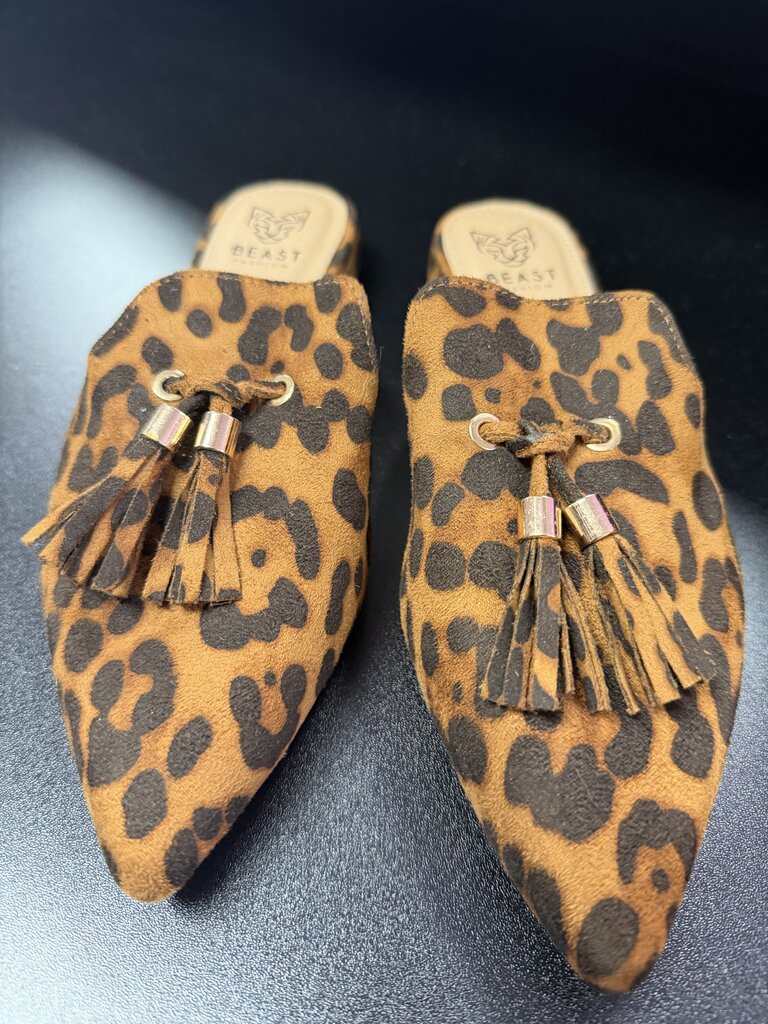 8M Beast Fashion Pointed Mule Animal Print
