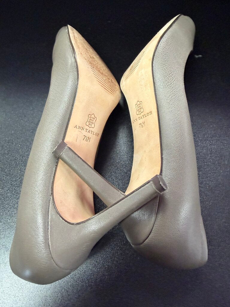 7.5 Ann Taylor Leather Pump