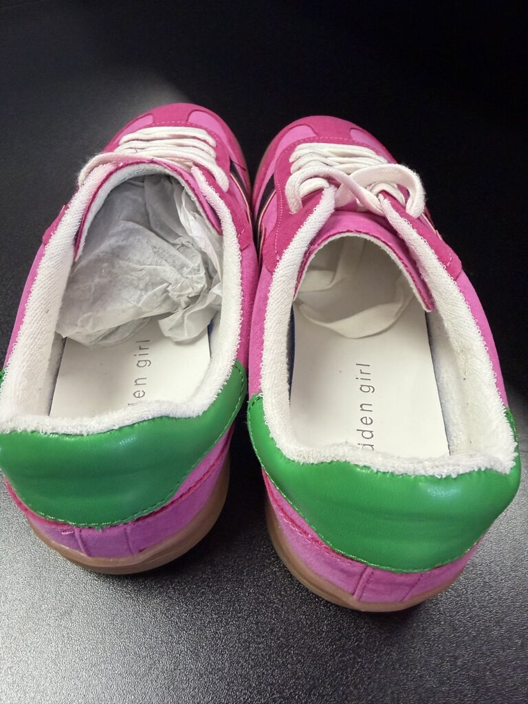 8.5 Steve Madden Girl Giia Suede Sneakers