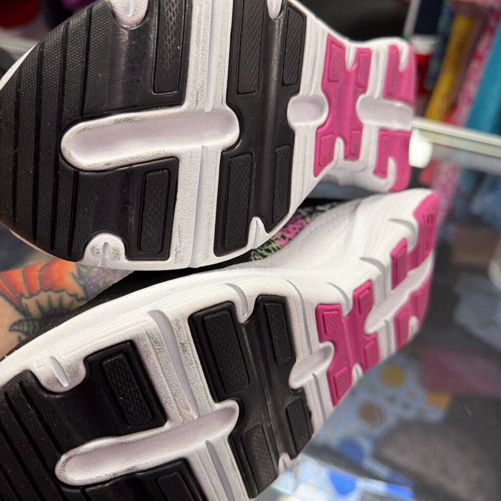 6.5 Sketchers Slip On Sneakers Mesh