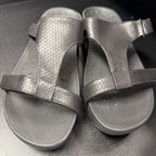 10 Vionic Ellie Sandals Black Snake Print