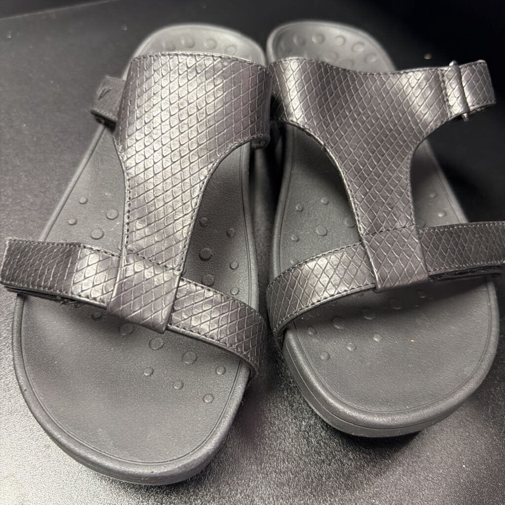 10 Vionic Ellie Sandals Black Snake Print