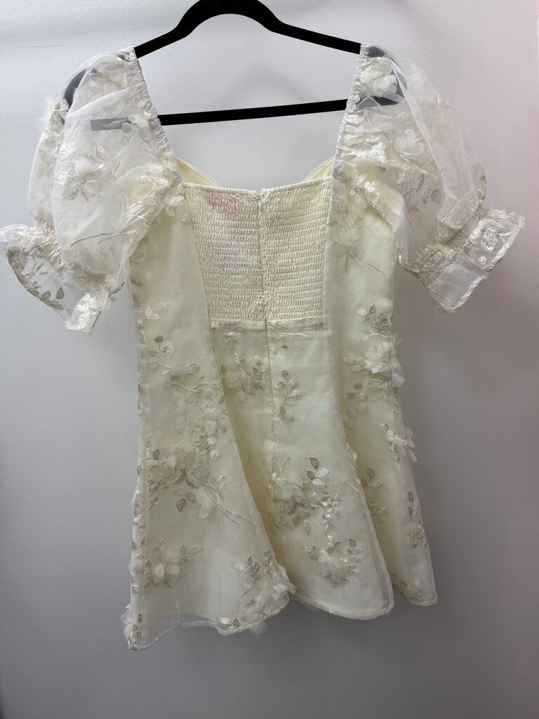 MD S/S Lace Floral Aplique Mini Dress