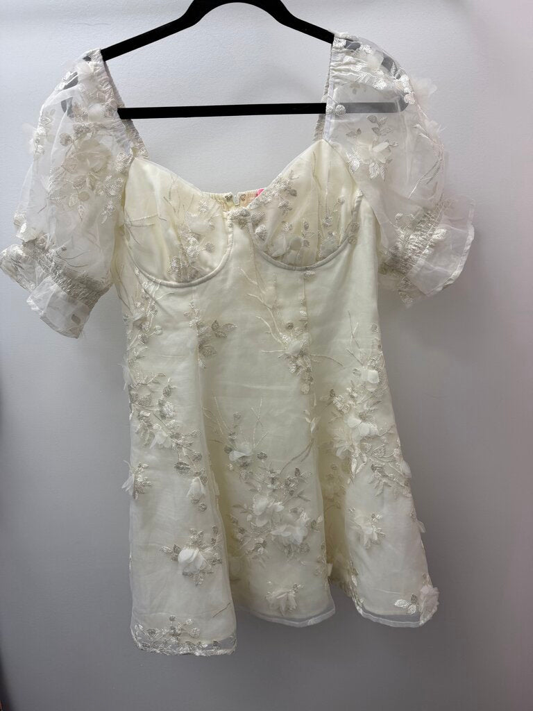 MD S/S Lace Floral Aplique Mini Dress
