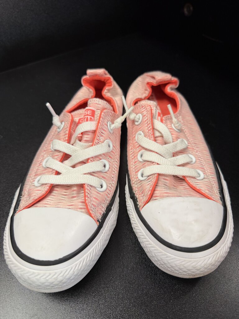 7 Converse Chucks Lace Up Sneaker