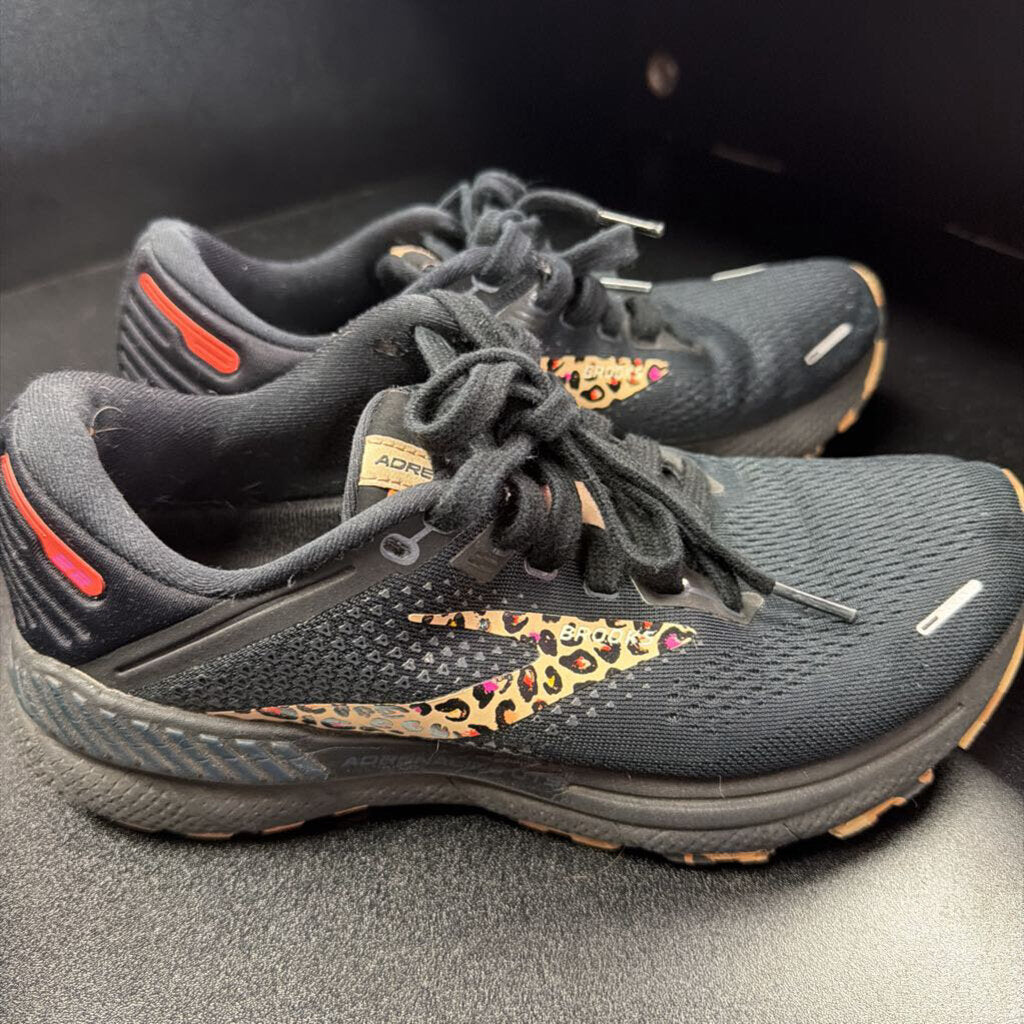 8 Brooks Adrenaline GTS 22 Animal Print Running Shoes