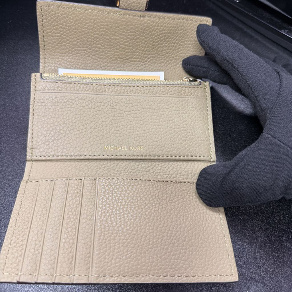 Michael Kors NWT Nolita Medium Flap Trifold Wallet