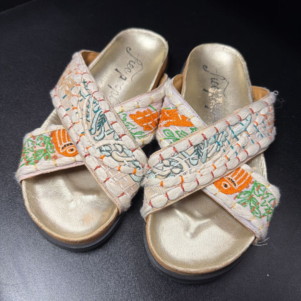 6/37 Wild Flower Crossband Sandals