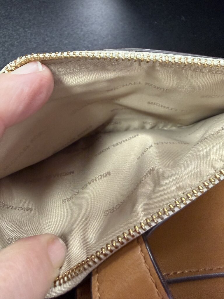 Michael Kors Jet Set Travel Wallet