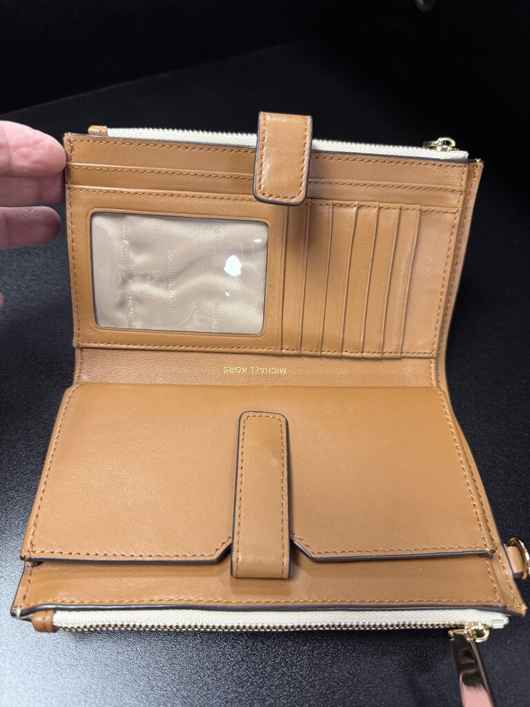 Michael Kors Jet Set Travel Wallet