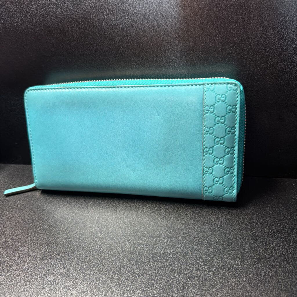 Gucci Wallet GG Microguccissima Monogram Along Top Edge Bit Darker Than Tiffany Blue