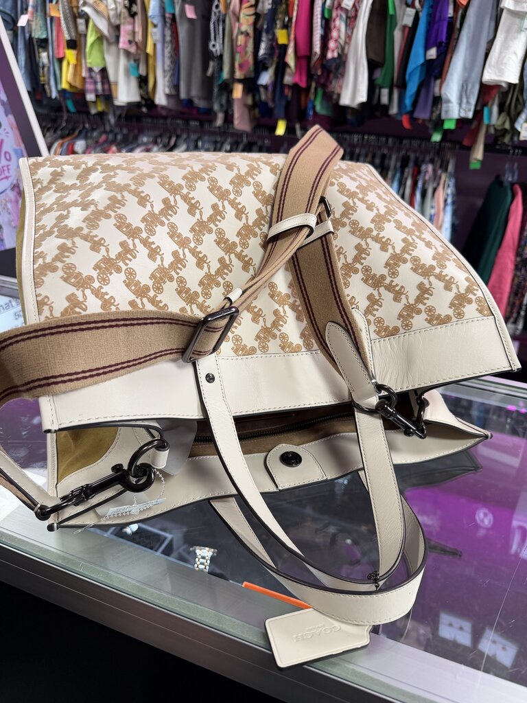 Coach Field Tote 40 Horse & Carriage Motiff In Cream
