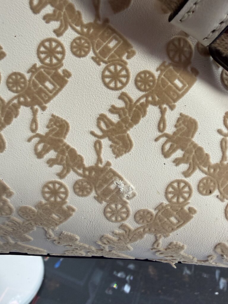 Coach Field Tote 40 Horse & Carriage Motiff In Cream