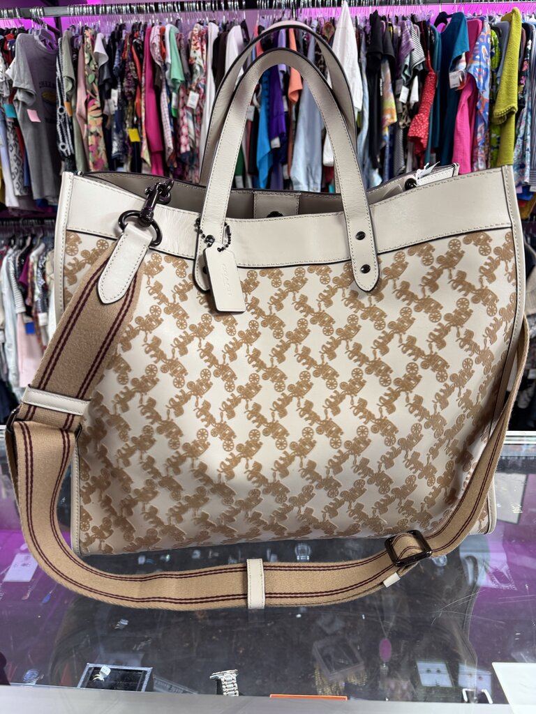 Coach Field Tote 40 Horse & Carriage Motiff In Cream