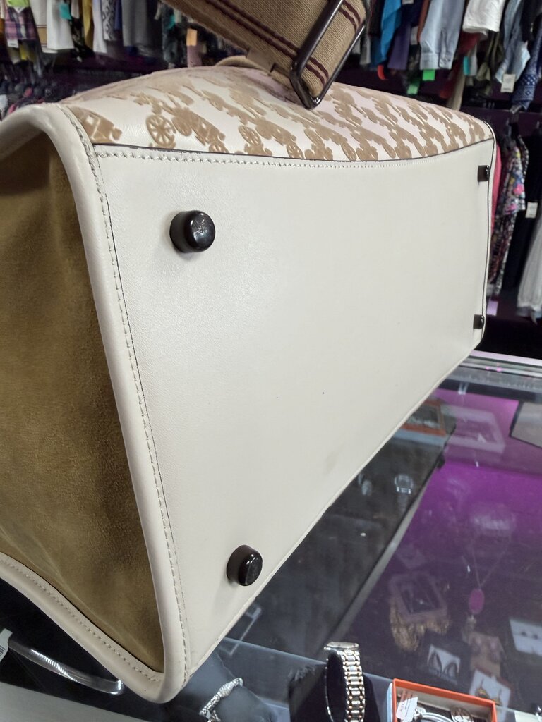 Coach Field Tote 40 Horse & Carriage Motiff In Cream