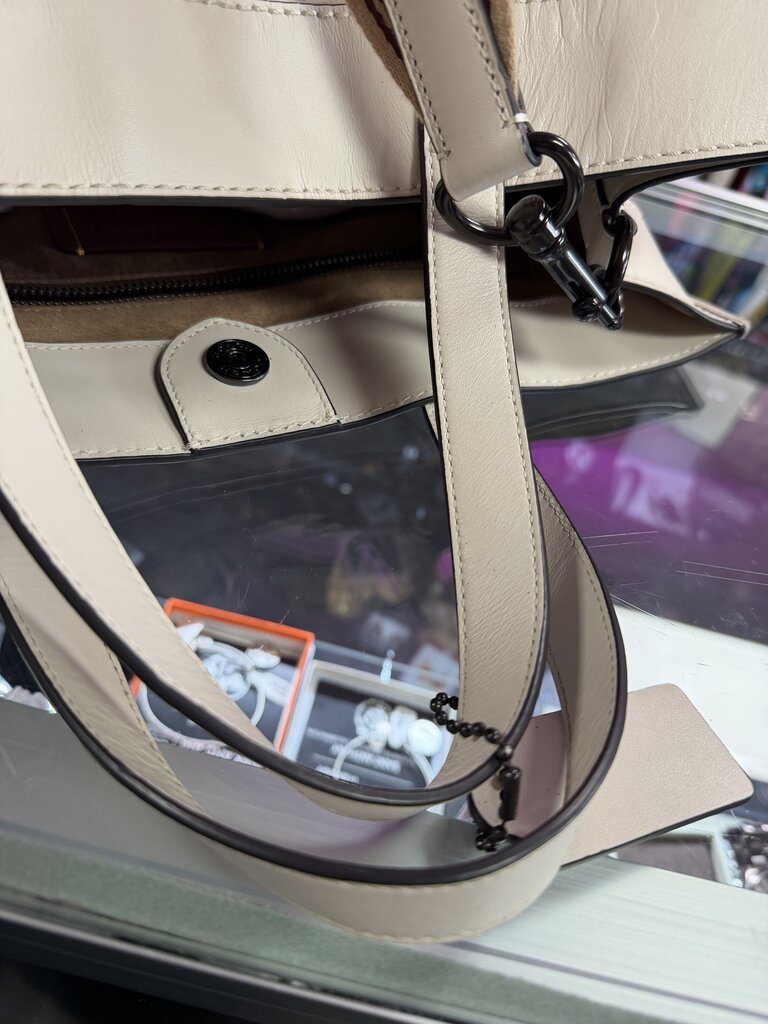 Coach Field Tote 40 Horse & Carriage Motiff In Cream