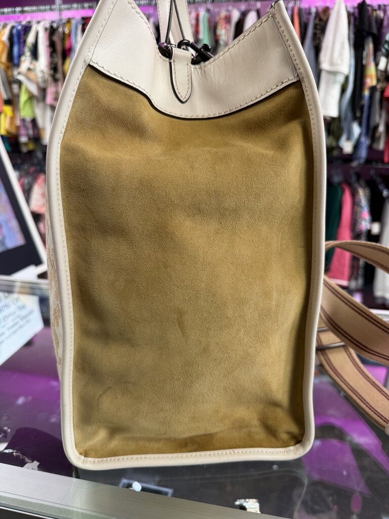 Coach Field Tote 40 Horse & Carriage Motiff In Cream