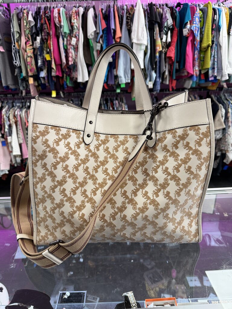 Coach Field Tote 40 Horse & Carriage Motiff In Cream
