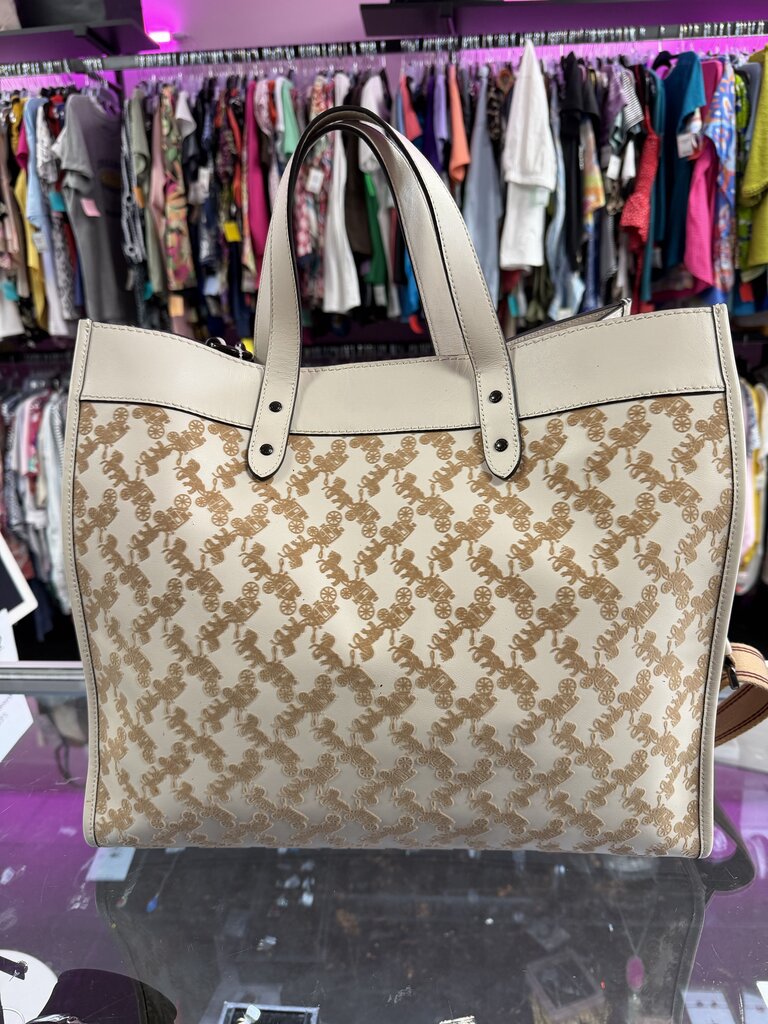 Coach Field Tote 40 Horse & Carriage Motiff In Cream