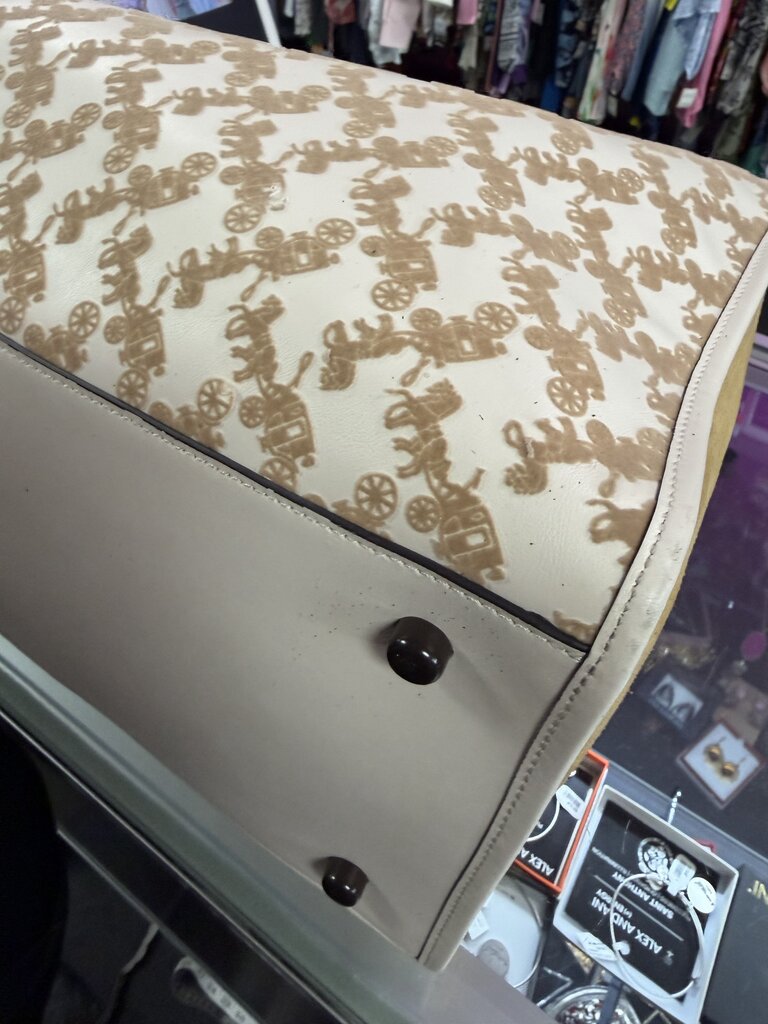 Coach Field Tote 40 Horse & Carriage Motiff In Cream