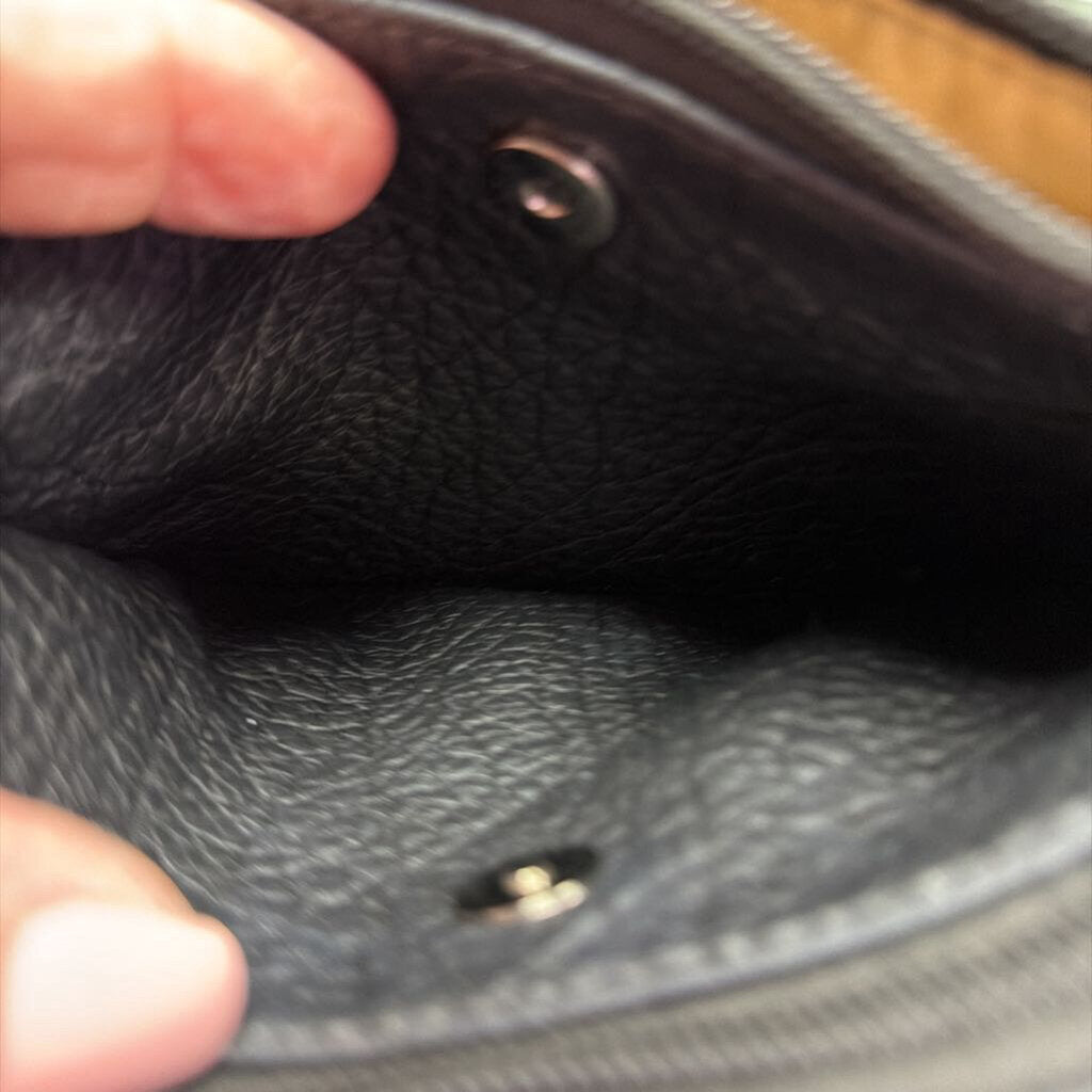 CarryLand Pebbled Multi Pocket Crossbody