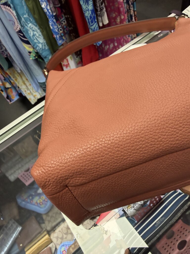 Michael Kors NWT Aria Large pebbled Leather Shoulder Bag