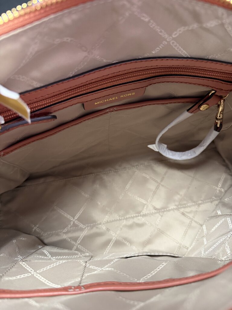 Michael Kors NWT Aria Large pebbled Leather Shoulder Bag