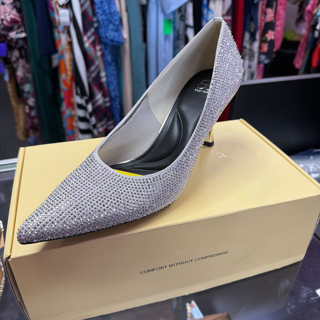 10 Cozy Island NIB Diamond Pointed Toe Heeled Pumps Silver