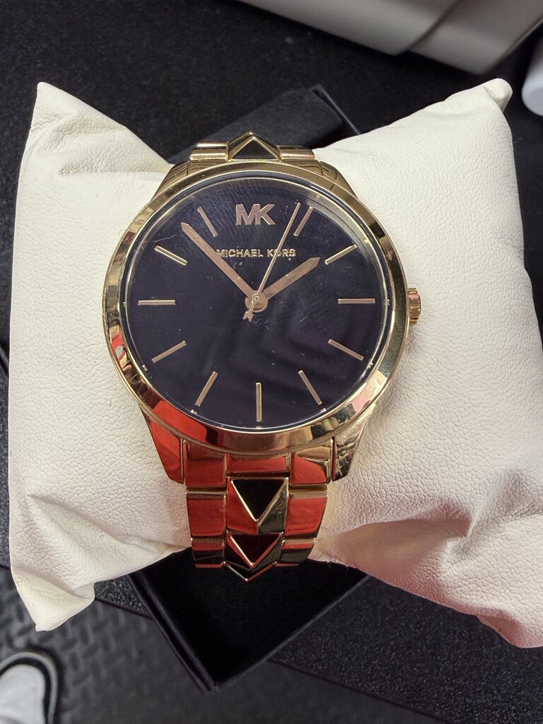 Michael Kors Runway Women's Watch MK 6669 New Battery