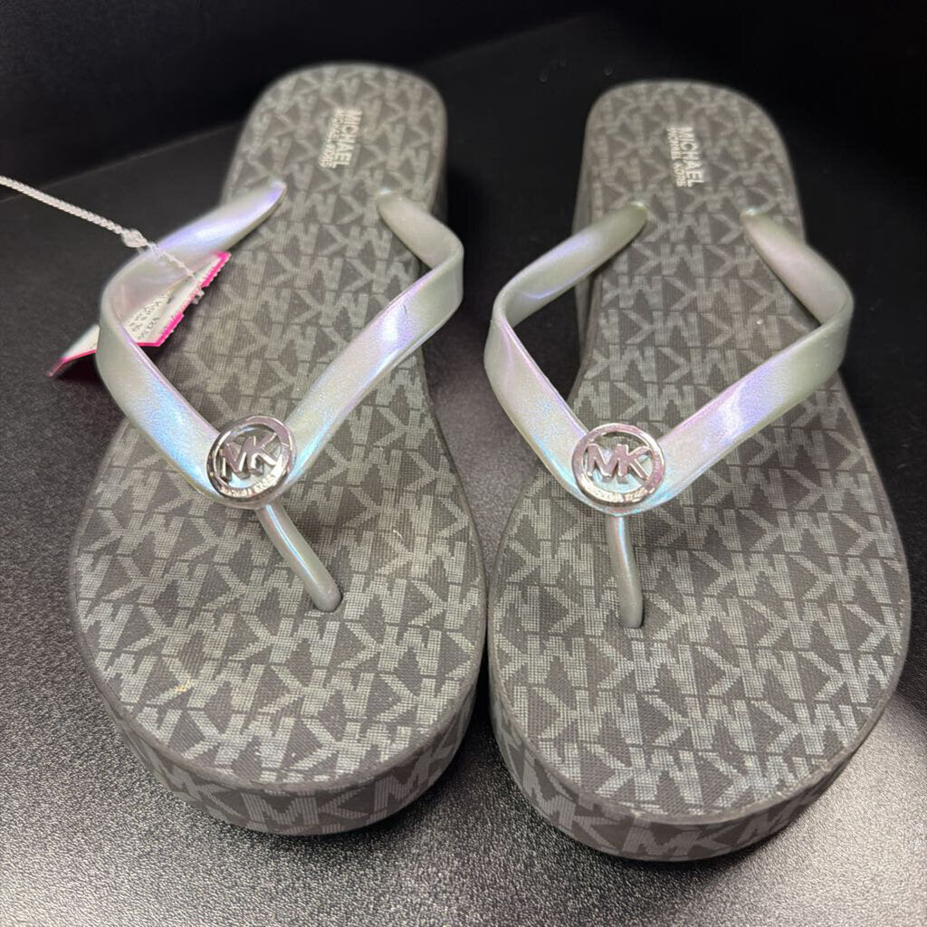 10 Michael Kors Bedford Monogram Platform Thong Silver logo Sandal