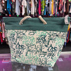 Unknown Zip Close Beach/Pool Tote