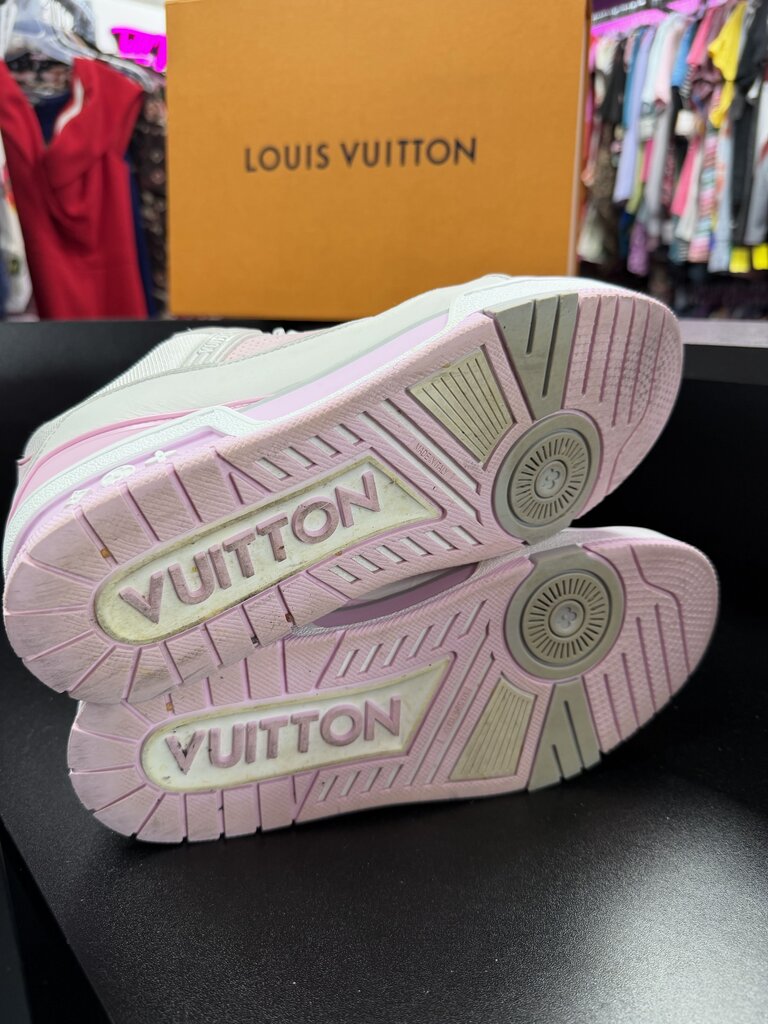 9/39.5 Louis Vuitton Calfskin Monogram LV Trainer