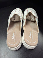 9 Clarks Cloudsteppers Breeze Shore Slip-on Mules Floral Canvas