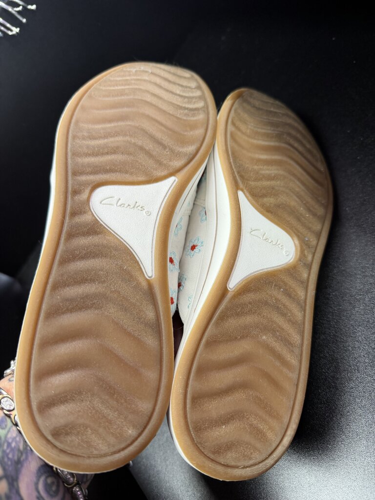 9 Clarks Cloudsteppers Breeze Shore Slip-on Mules Floral Canvas
