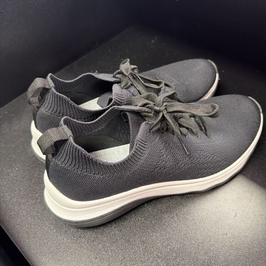 9 Clark's Cloudsteppers Lace Circuit Sneakers