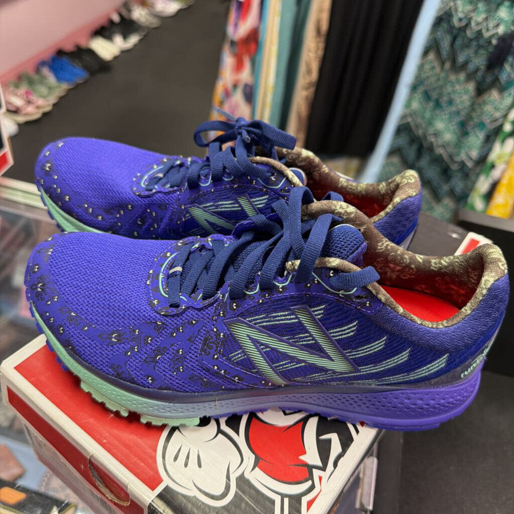 7.5 New Balance Limited Edition NIB runDisney Haunted Mansion