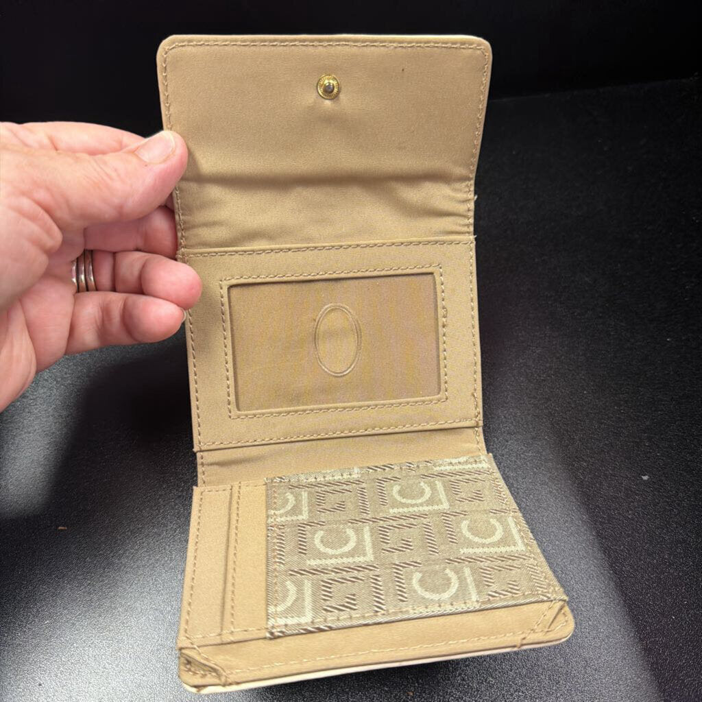 Liz Claiborne Folding Monogram wallet