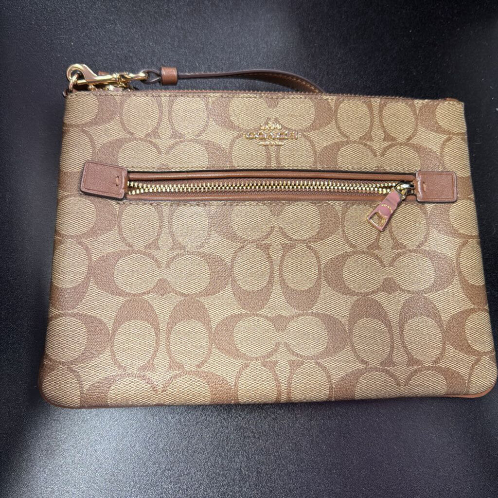 Coach Gallery Pouch Signature Canvas Zipper Accent