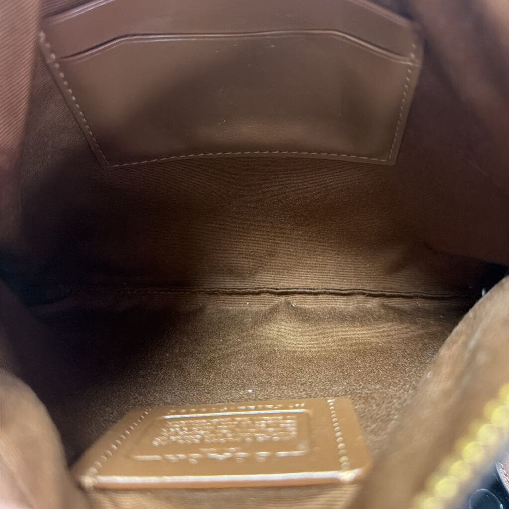 Coach Gallery Pouch Signature Canvas Zipper Accent