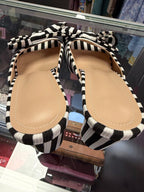 11.5/12 Unknown Stripe Bow Block Heel