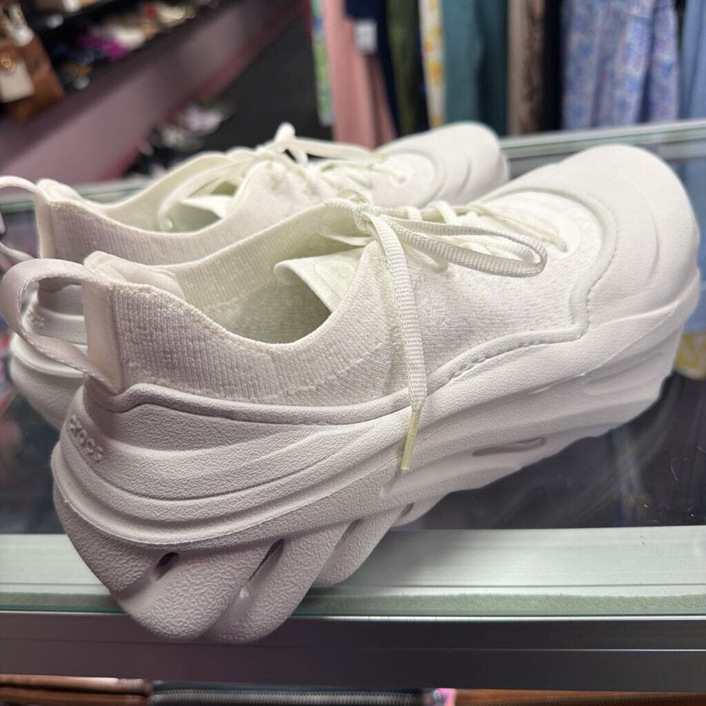 10W/8M Crocos Echo Surge Sneaker