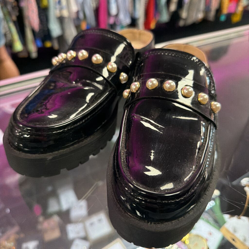 7 Crown & Ivy Side On Pearl Detail Mule Loafer