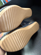 10.5/42 Unknown Thong Perforated Sandal