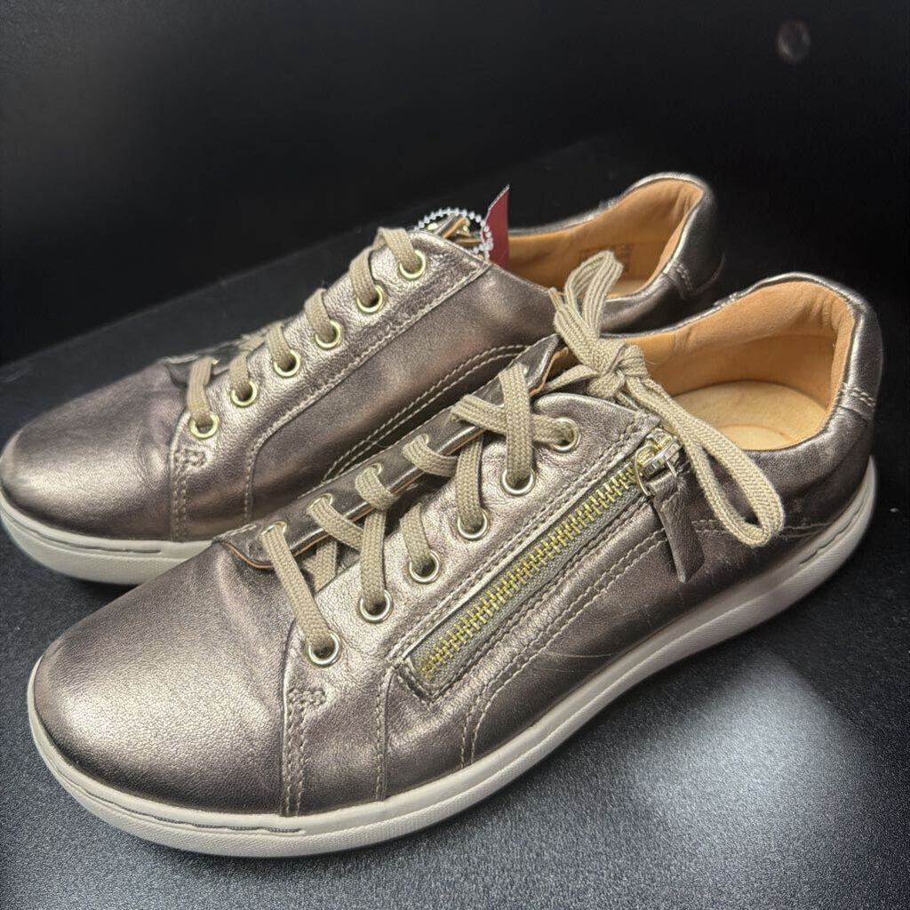 9 Clarks Nalle LAce Up Metallic Leather Finish Side Zip Sneaker