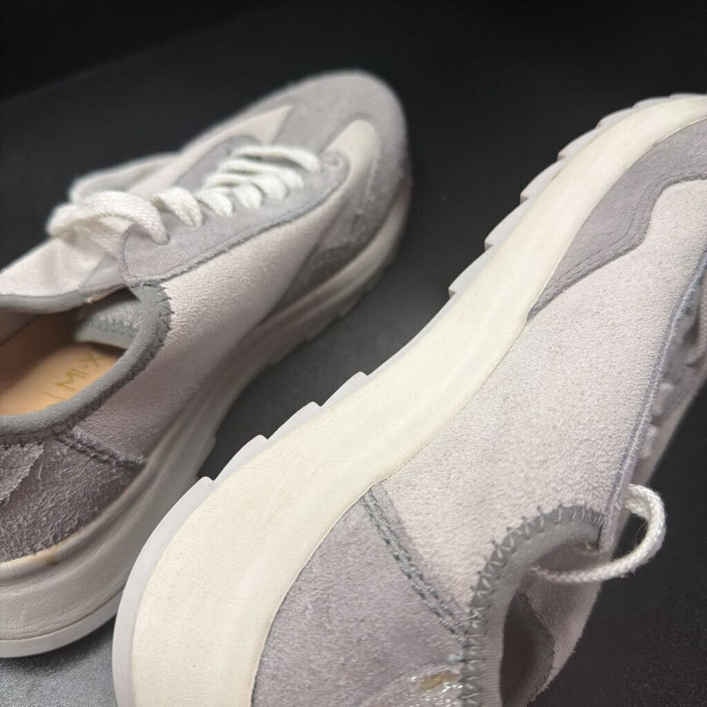8.5 Clarks Suede Sneakers