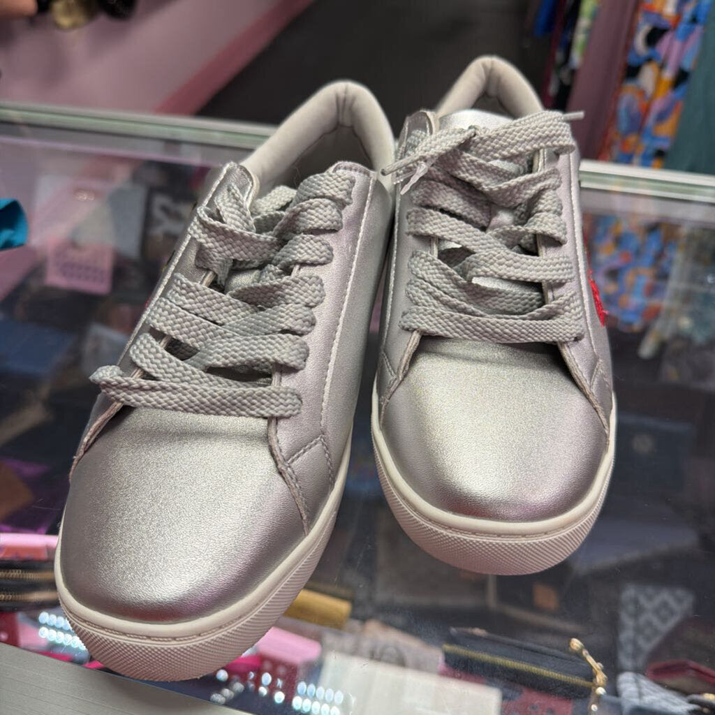 9.5WW Comfortveiw Embroidered Metallic Sneaker