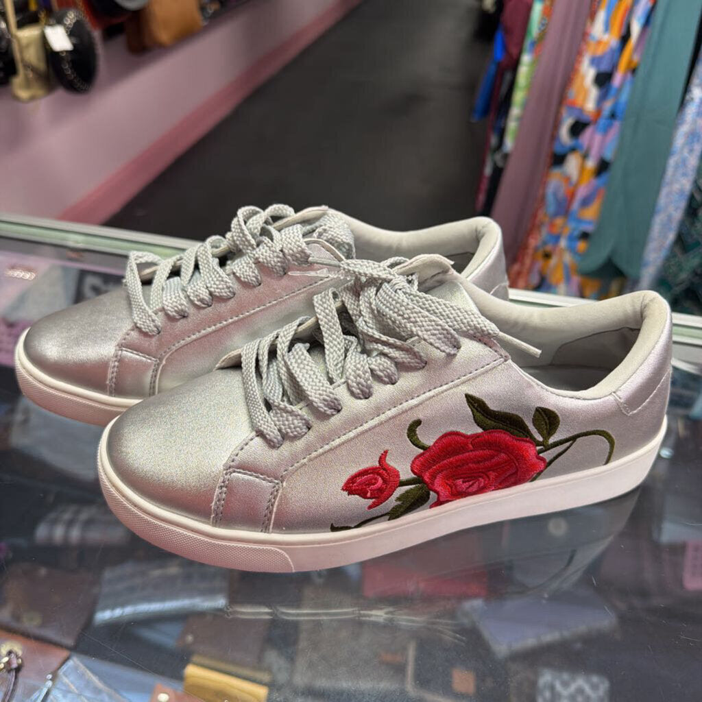 9.5WW Comfortveiw Embroidered Metallic Sneaker