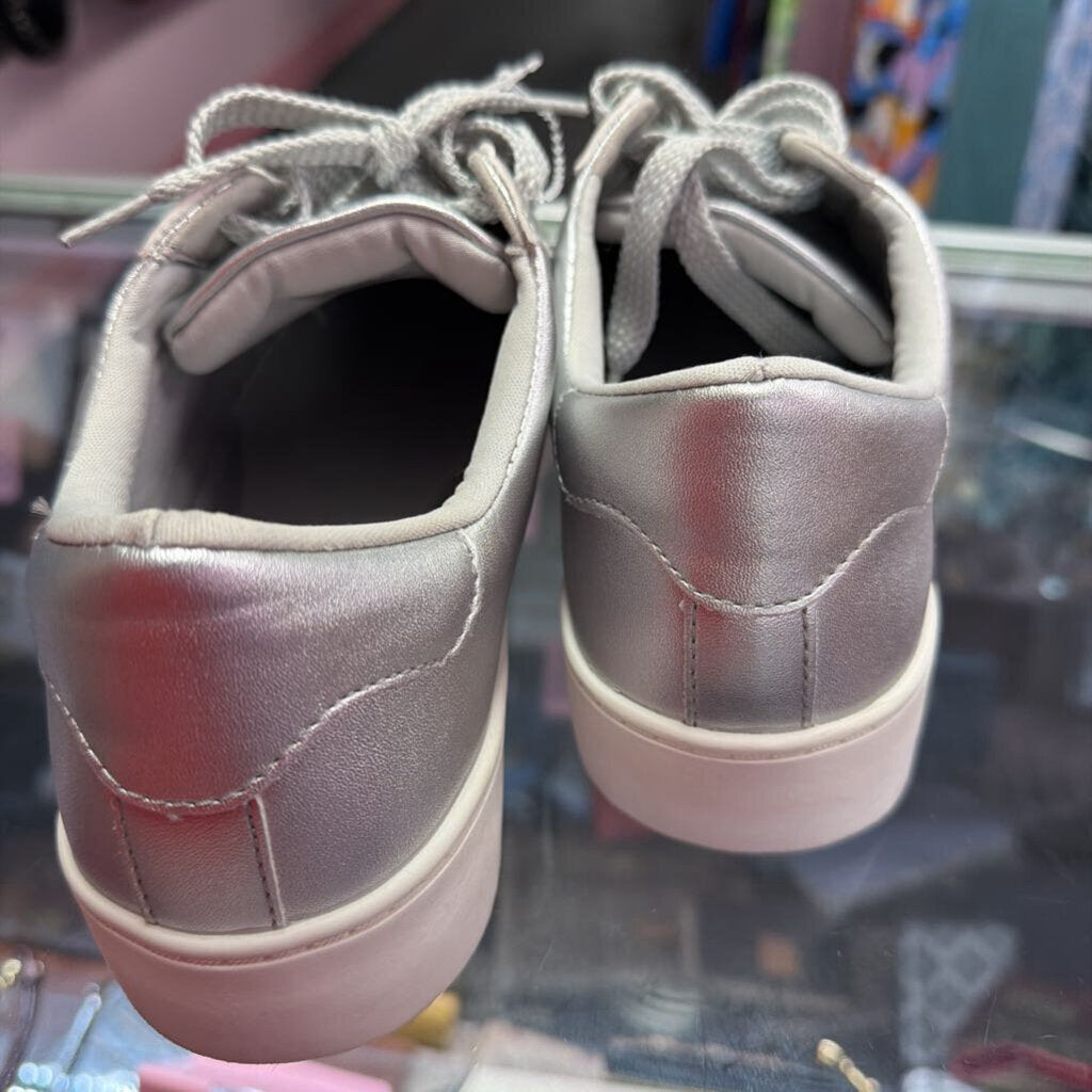 9.5WW Comfortveiw Embroidered Metallic Sneaker