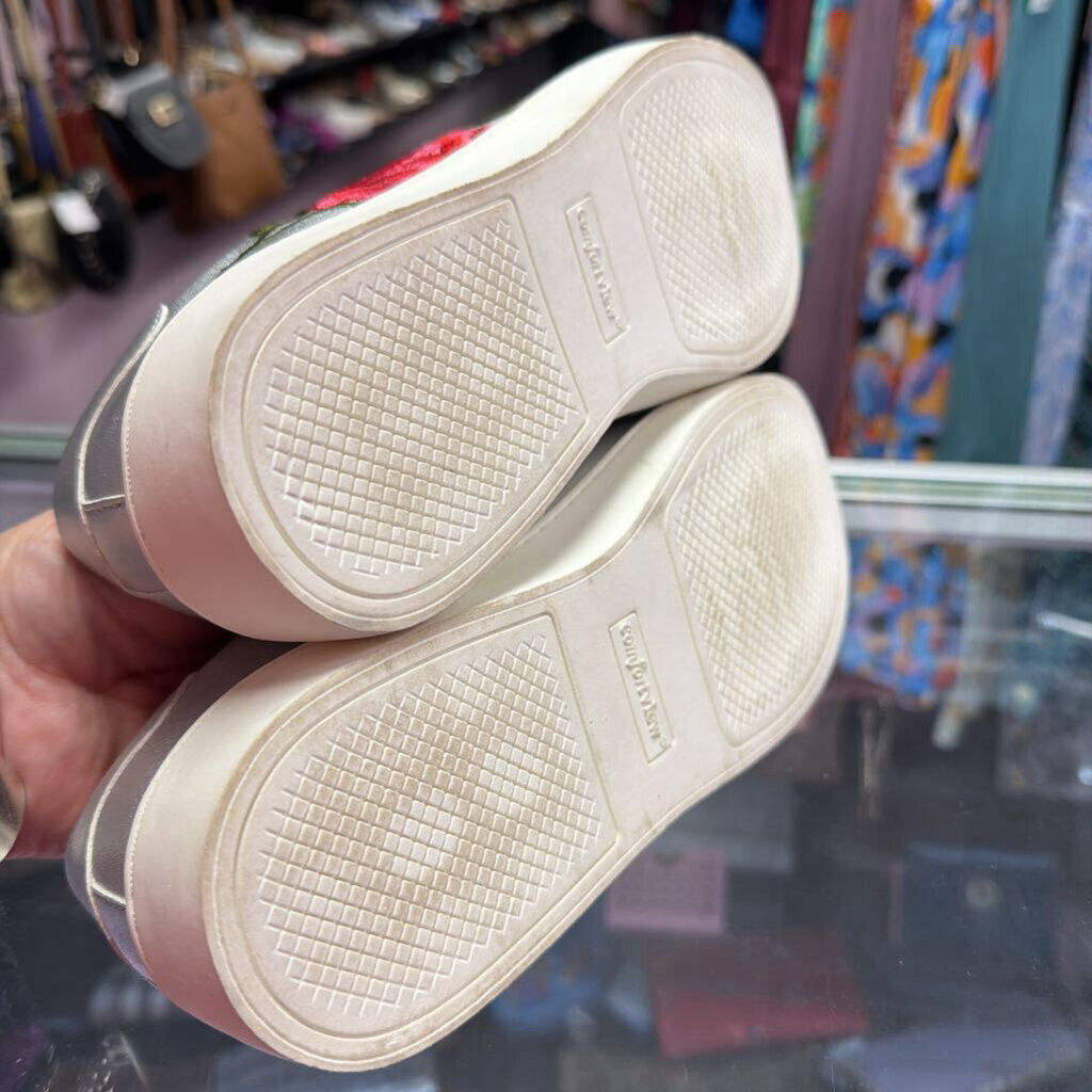 9.5WW Comfortveiw Embroidered Metallic Sneaker
